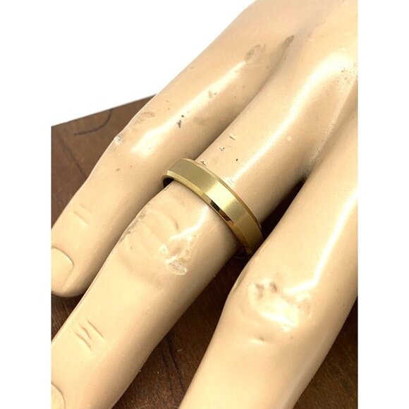 Men's Wedding Band Gold Tone Tungsten 5mm Ring Size 11 - Picture 14 of 14